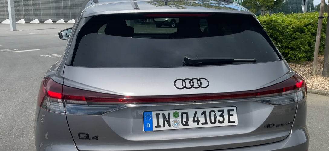 2021-05-31 12_48_08-ESSAI DECOUVERTE - Audi Q4 e-tron _ le _petit_ SUV 100% électrique d'Audi... - Y.png