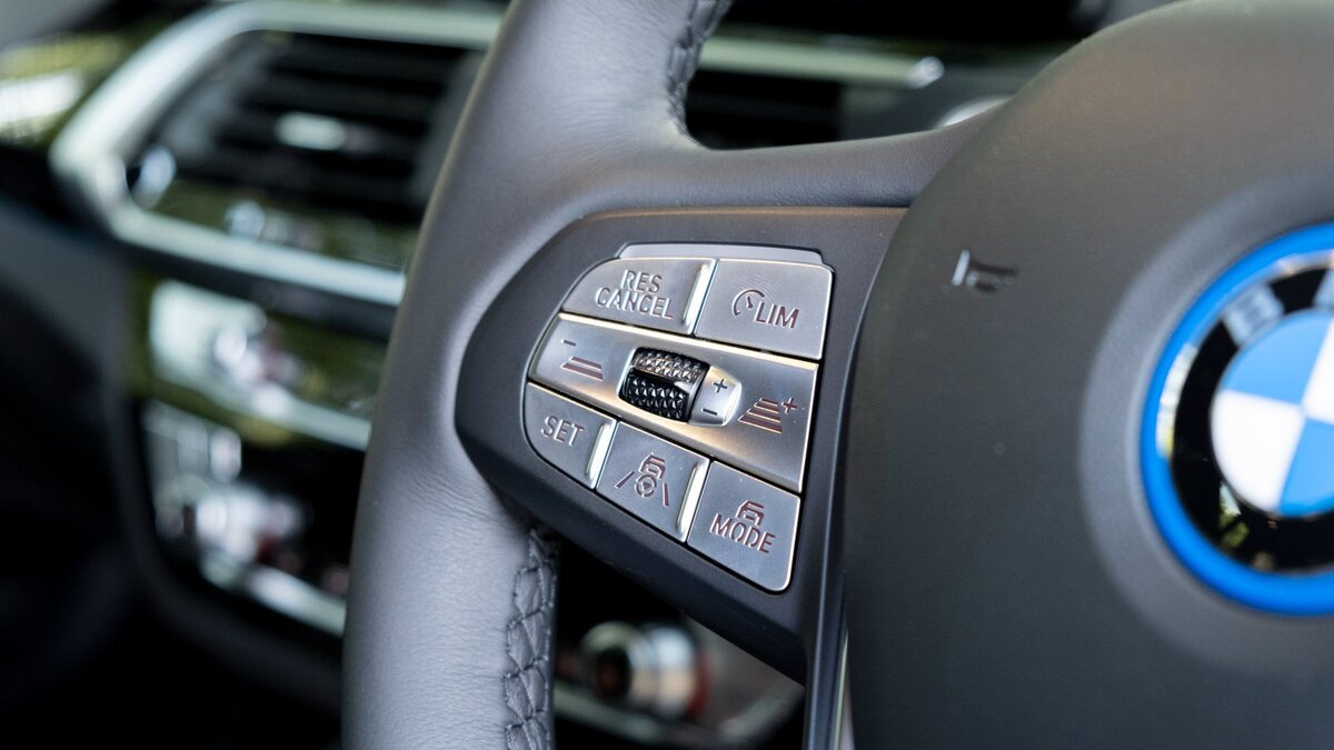BMW-iX3-steering-buttons.jpg